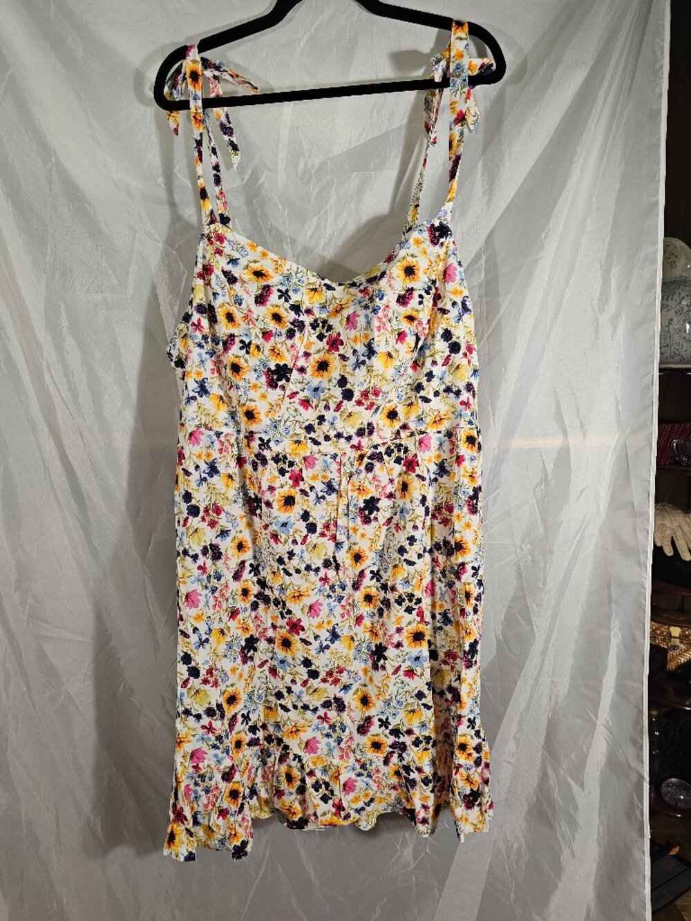 Old Navy pretty floral dress. Size 2X. NWT
